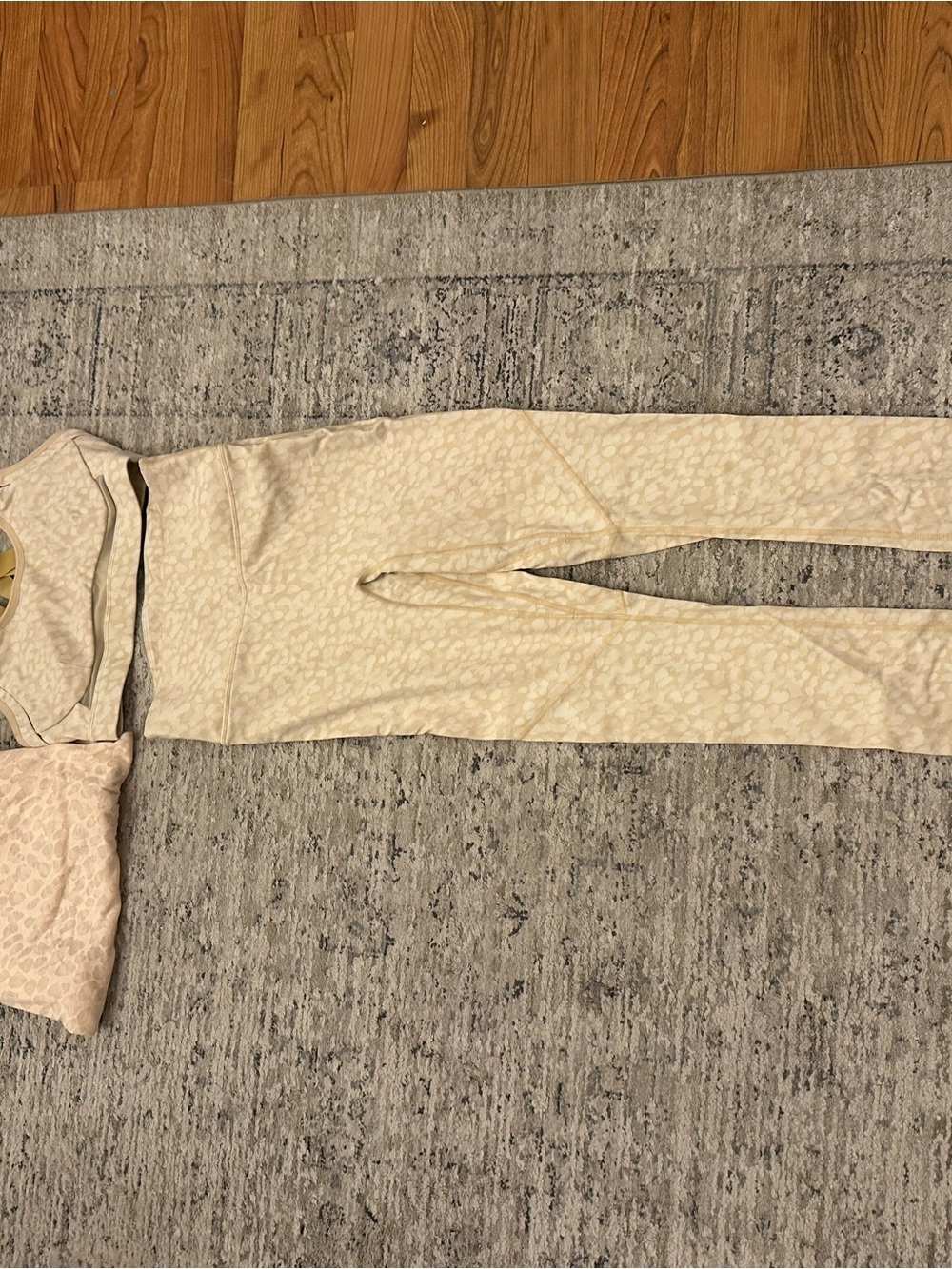 Fabletics 3 piece set - Picture 5 of 12